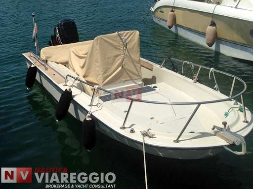 Boston whaler Boston whaler 18 outrage