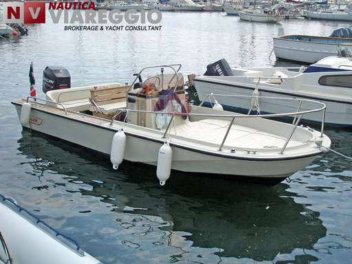 Boston whaler Boston whaler 18 outrage