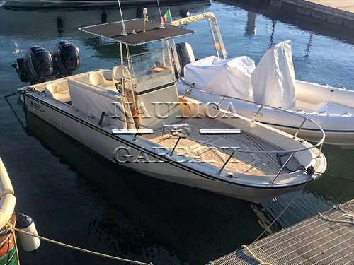 BOSTON WHALER BOSTON WHALER 22 outrage