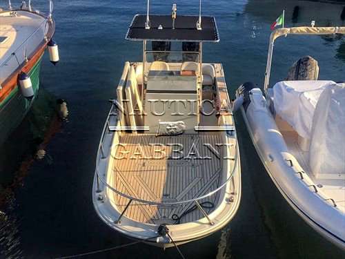 BOSTON WHALER BOSTON WHALER 22 outrage