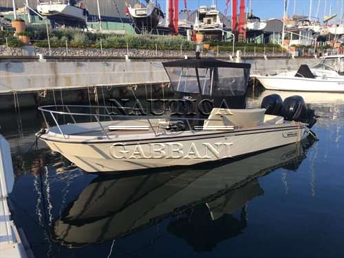 BOSTON WHALER BOSTON WHALER 22 outrage