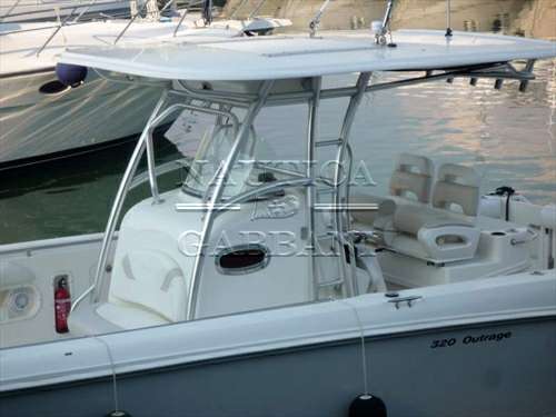 BOSTON WHALER BOSTON WHALER Outrage 320