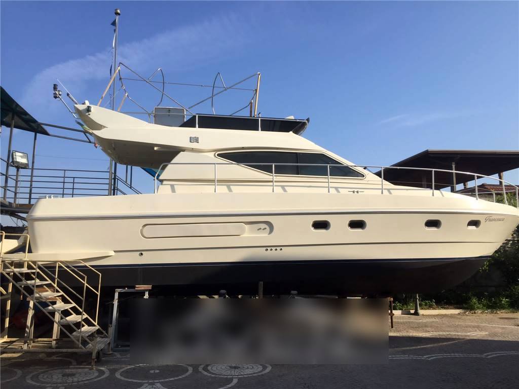 Ferretti 43 fly