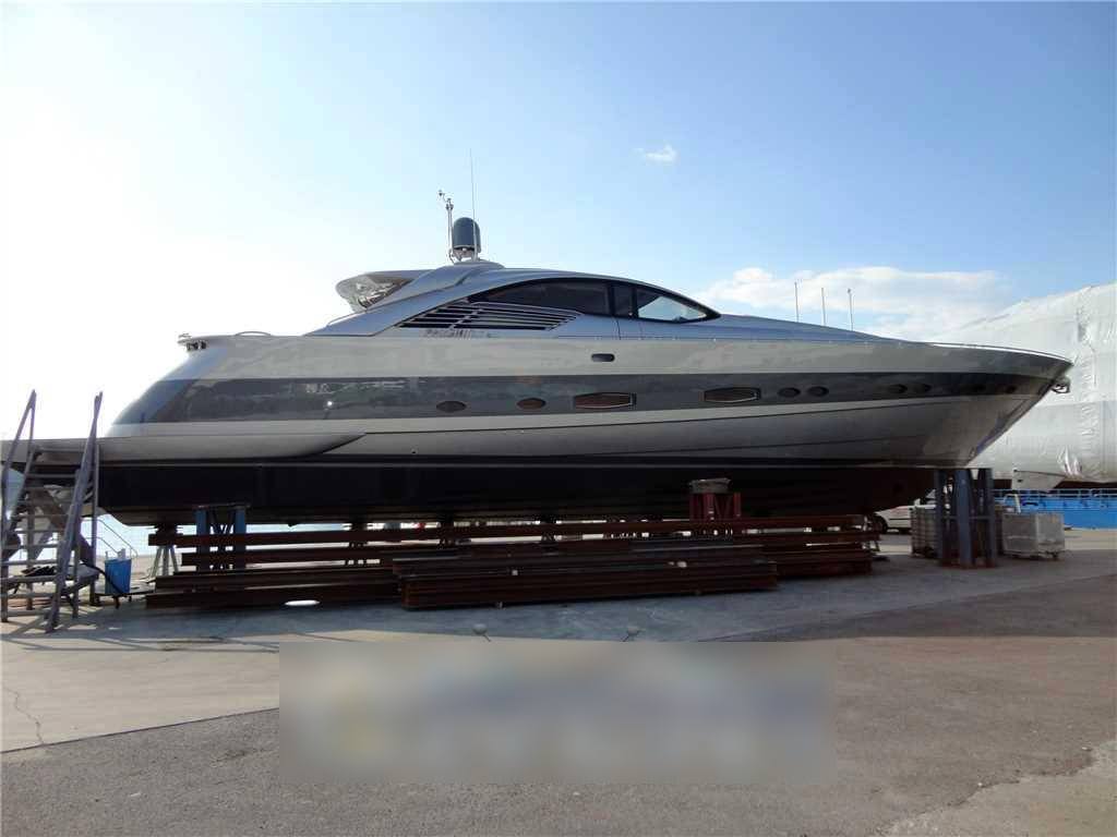 Pershing 88' hard top Aussenansicht