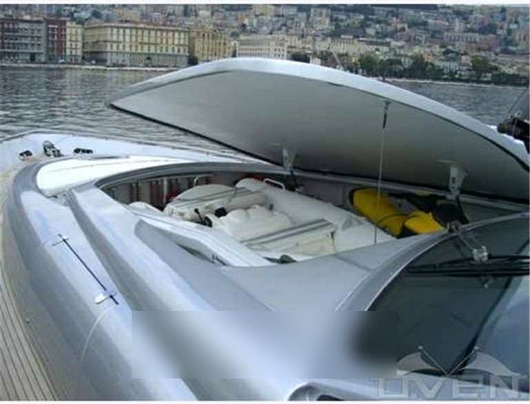 Pershing 88' hard top Exterior: detalle