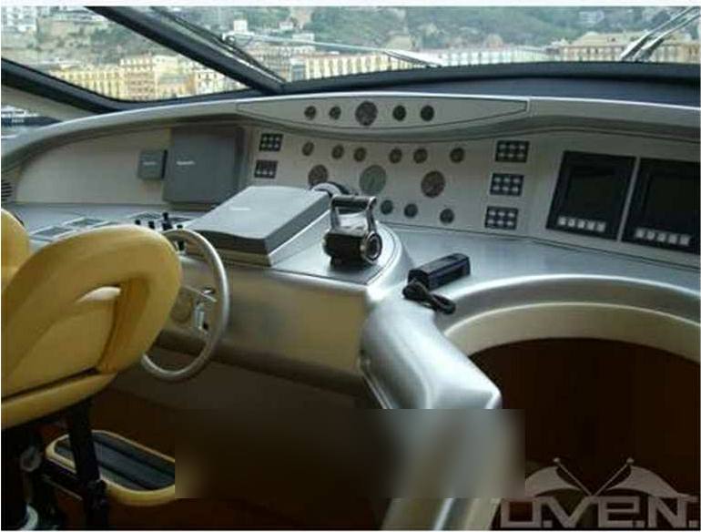 Pershing 88' hard top Instruments de navigation