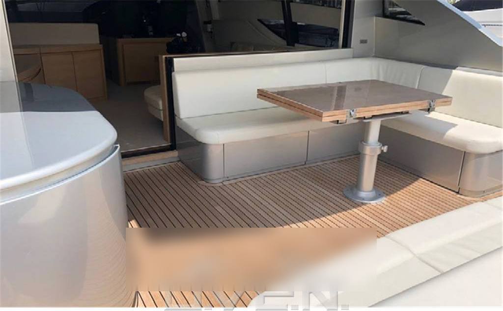 Pershing 72 Hard top 72 silver bateau à moteur