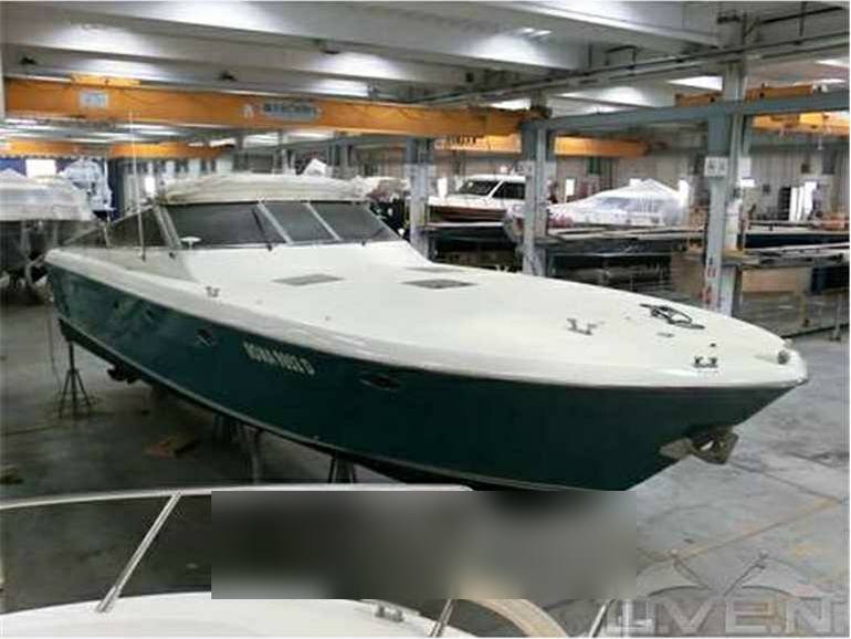 Itama 50 Express cruiser