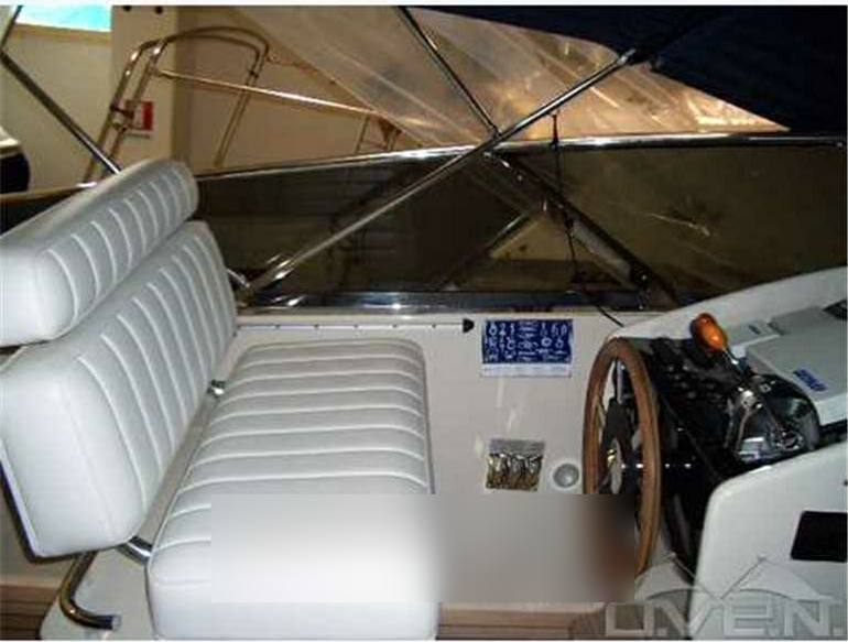 Itama 40' motor boat