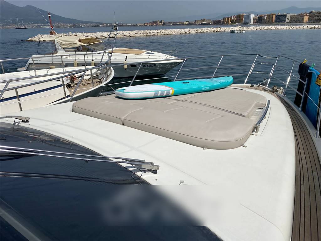 Azimut az 68s Az 68s ht قارب بمحرك