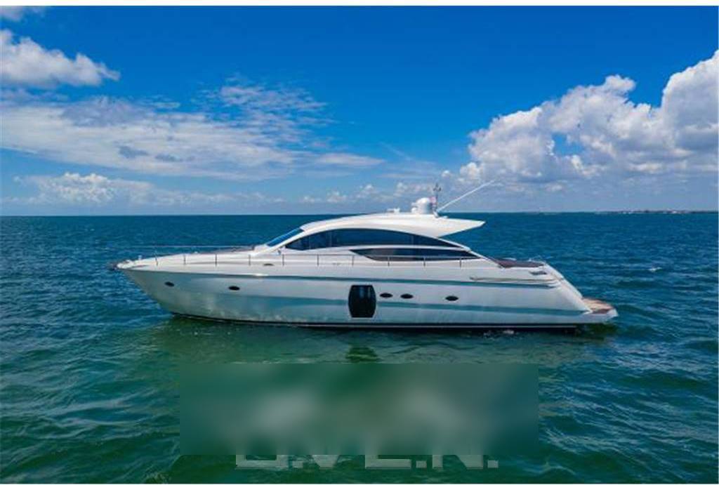 Pershing 64 hard top Моторная лодка используется для продажи