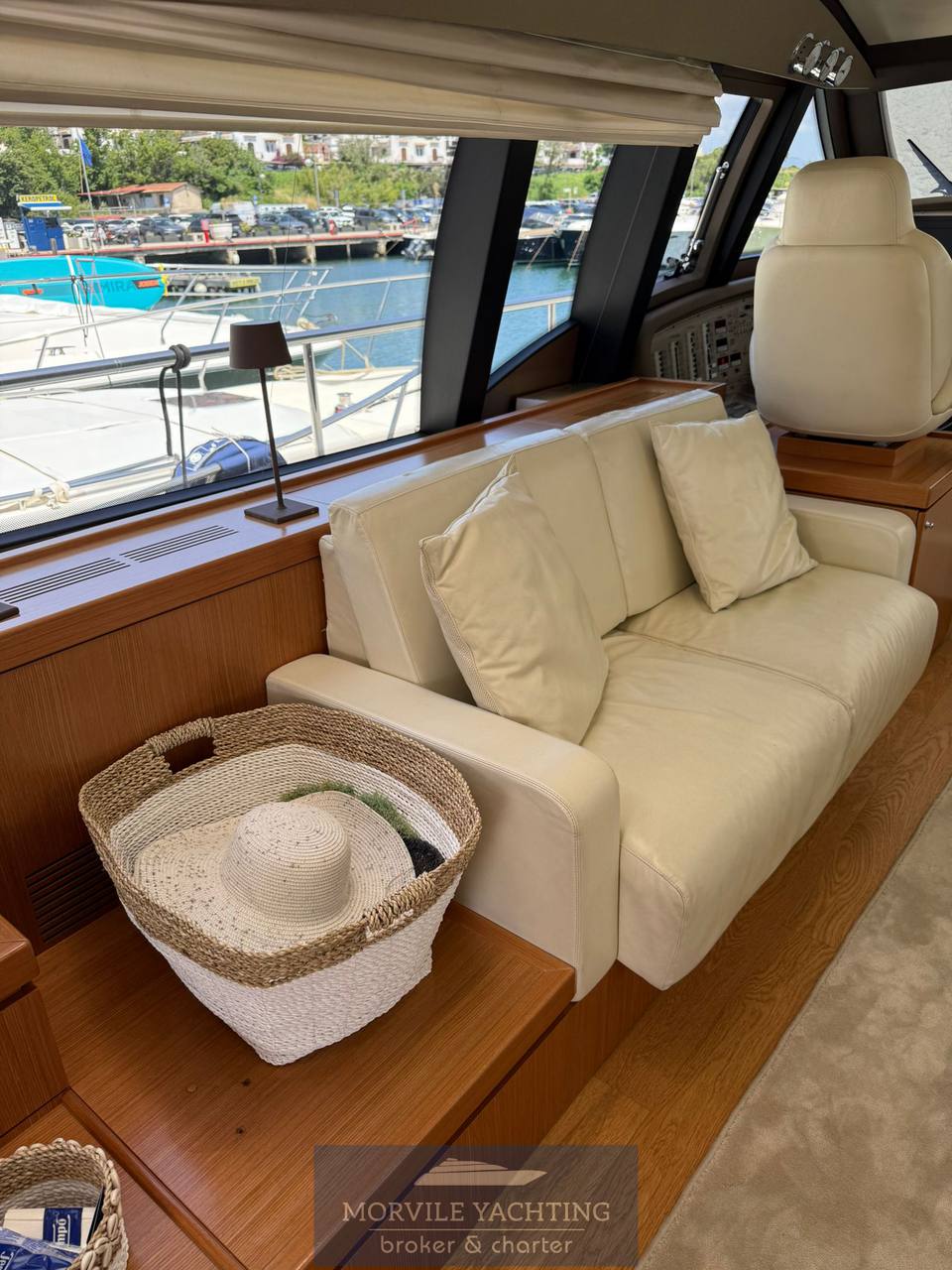 Ferretti yachts 592