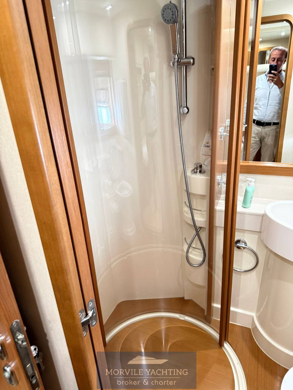 Ferretti yachts 592