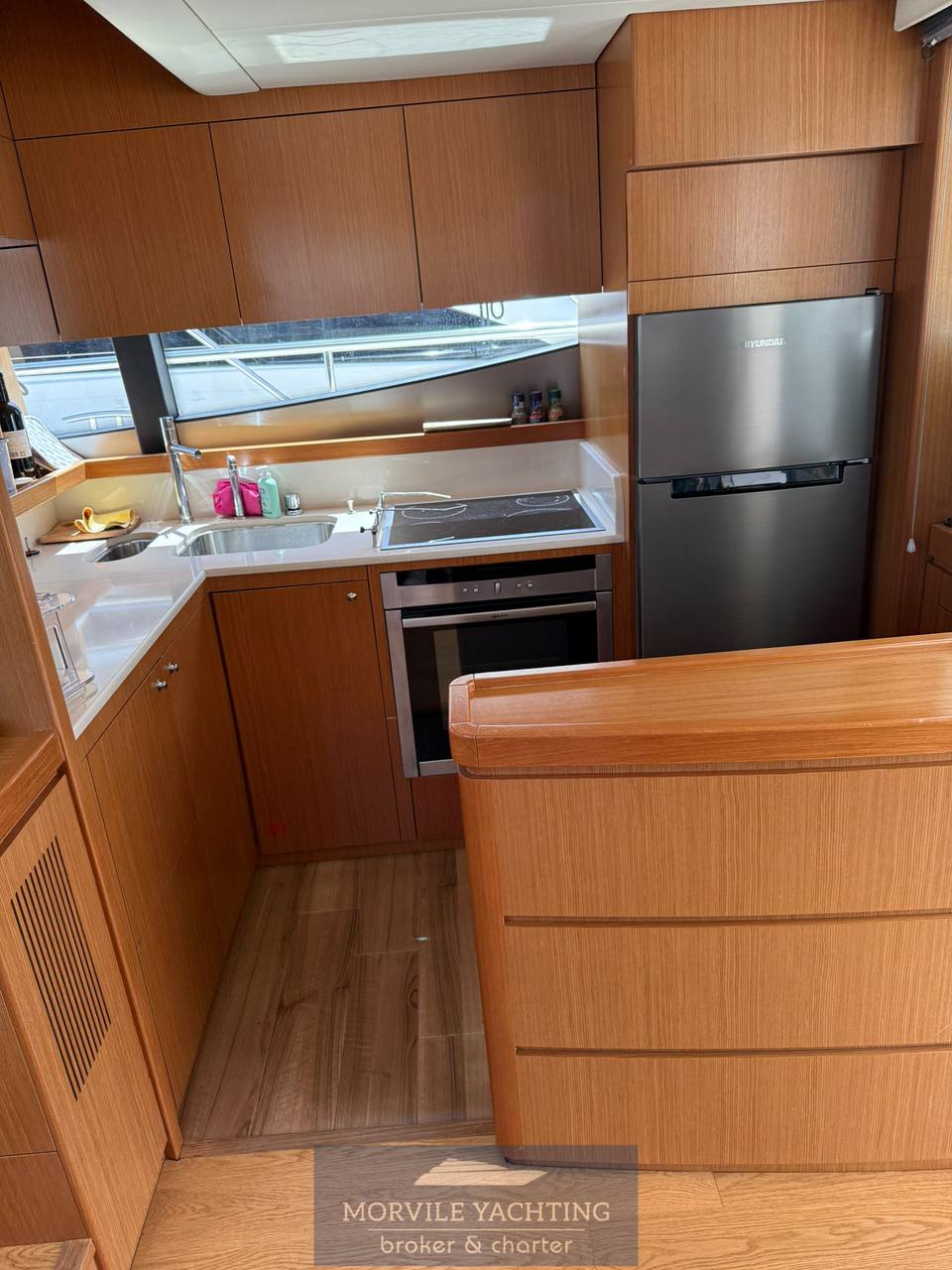 Ferretti yachts 592
