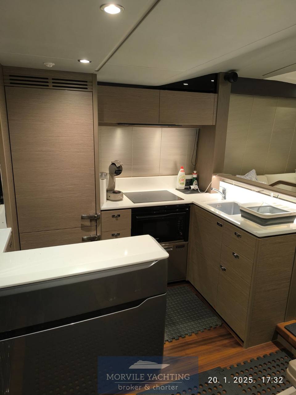 Princess yachts V60