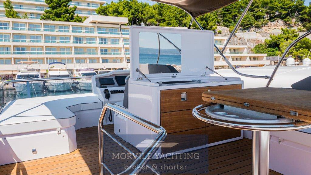 Sessa marine F42 flybridge