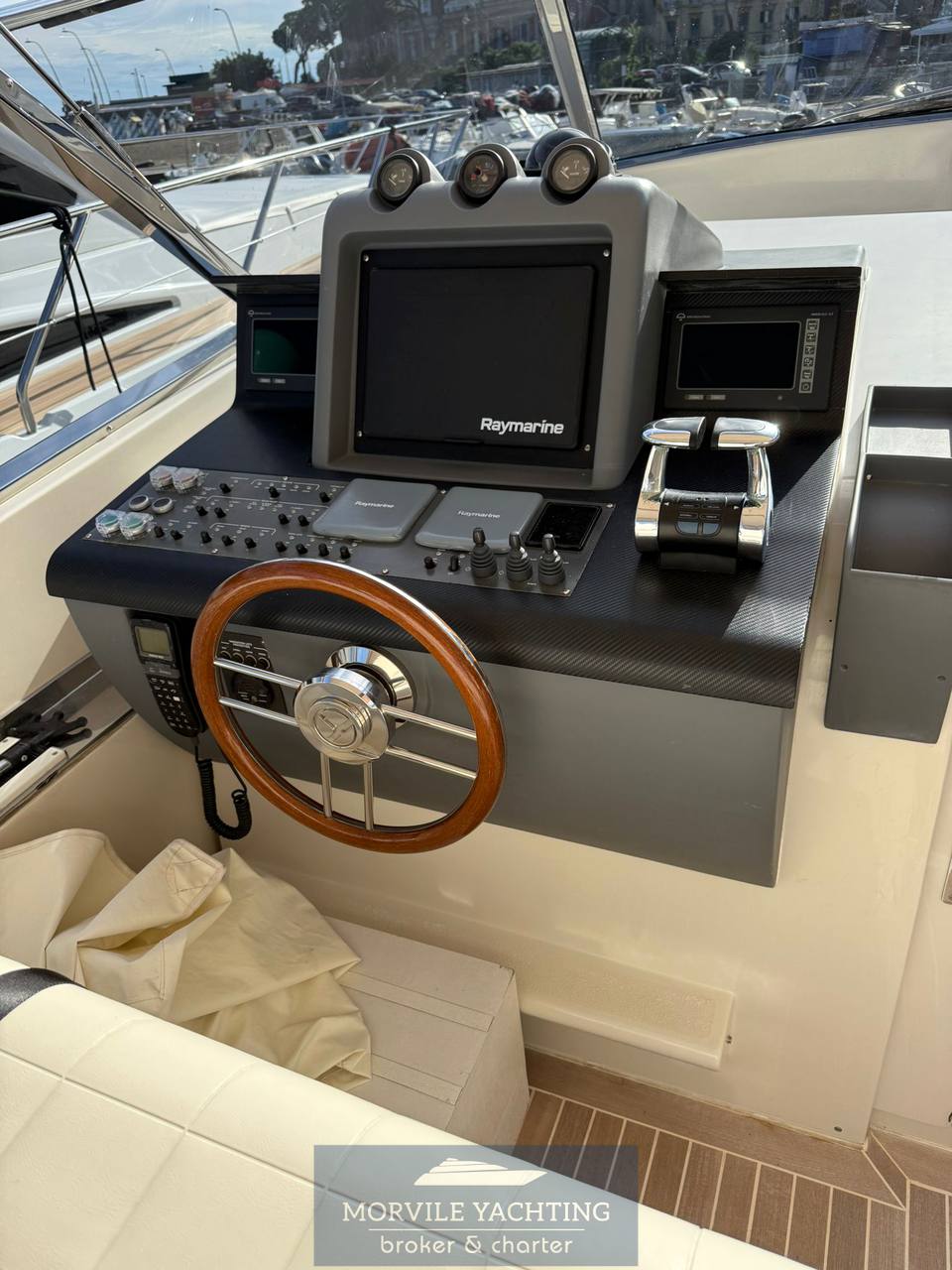 Itama Fifty five Express cruiser