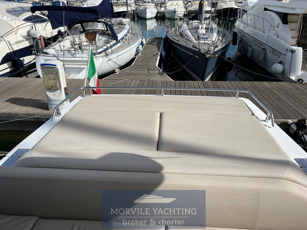 Azimut S6 قارب بمحرك