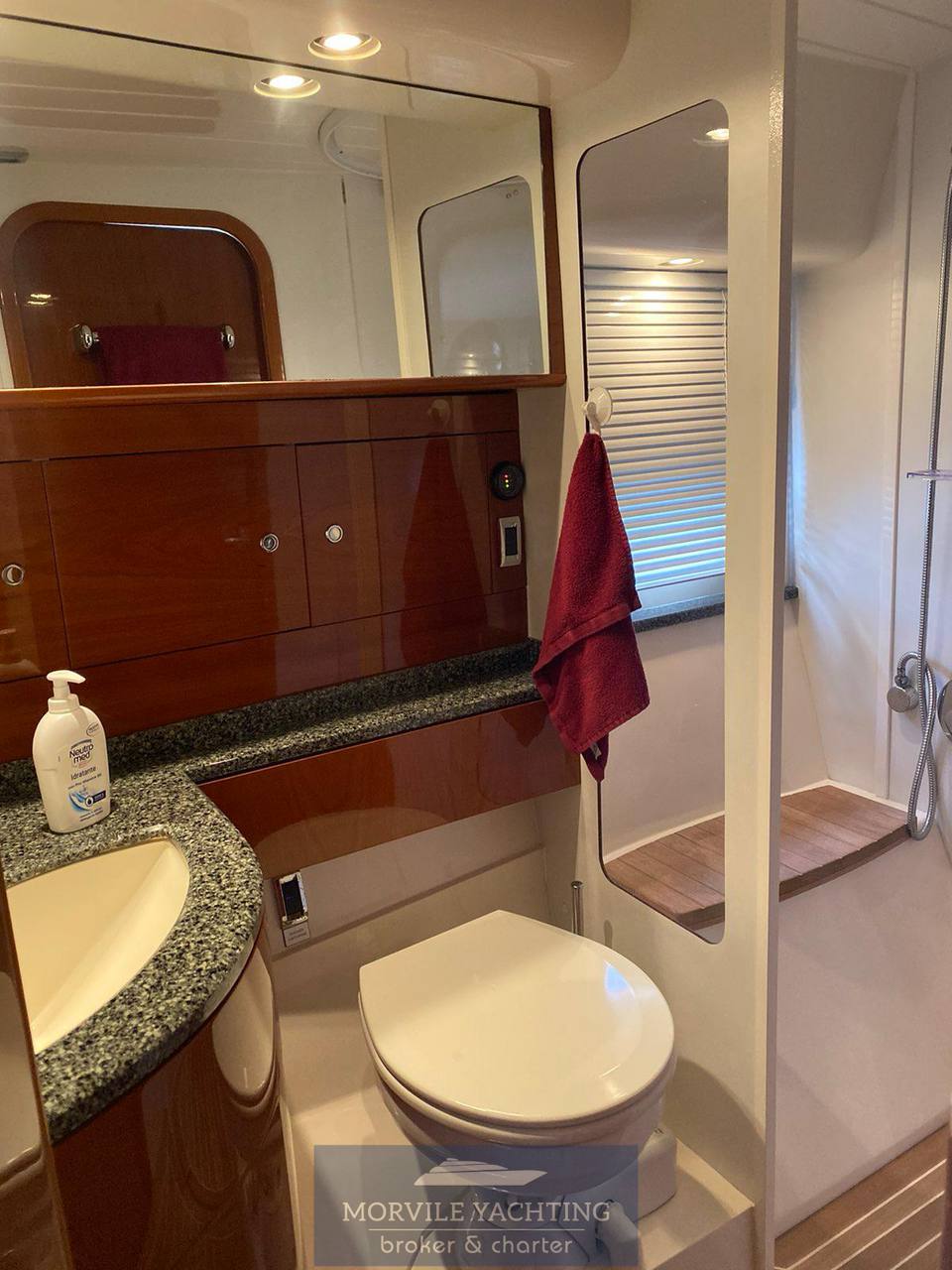 Princess yachts V 42 bateau à moteur