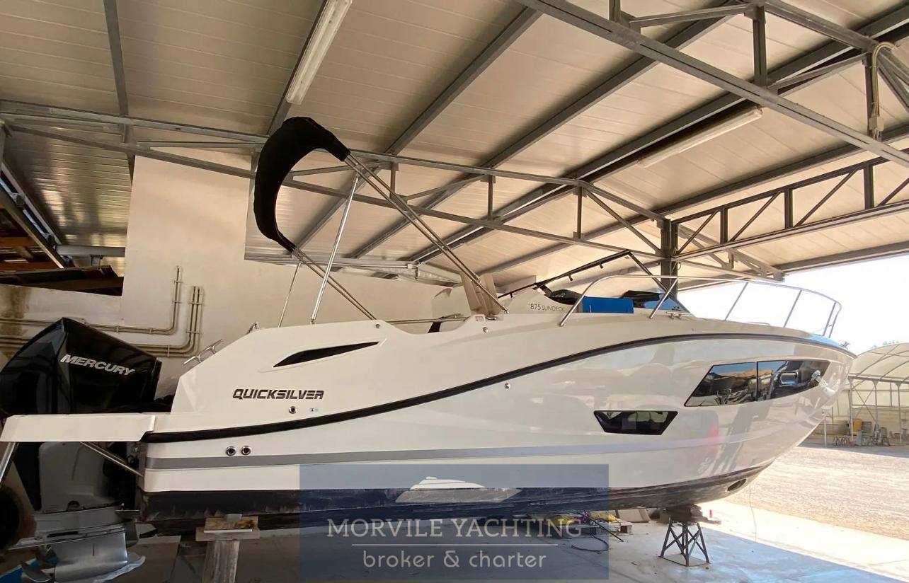 Quicksilver 875 sundeck 