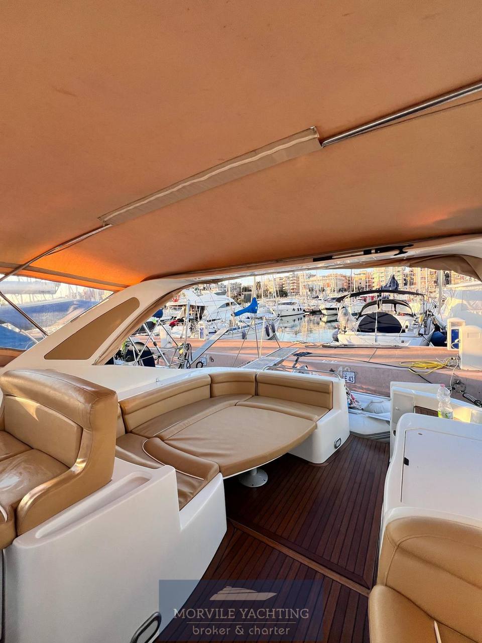 Innovazioni & progetti Mira 43 Motoryacht charter