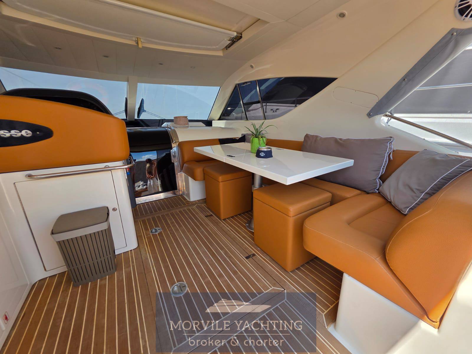 Uniesse marine 48 ht barca a motore