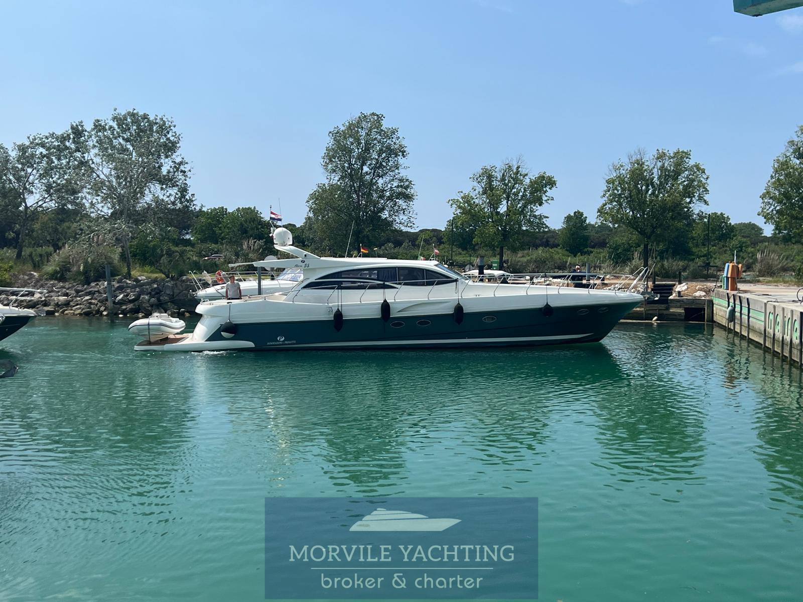 Innovazioni e progetti Alena 58 bateau à moteur