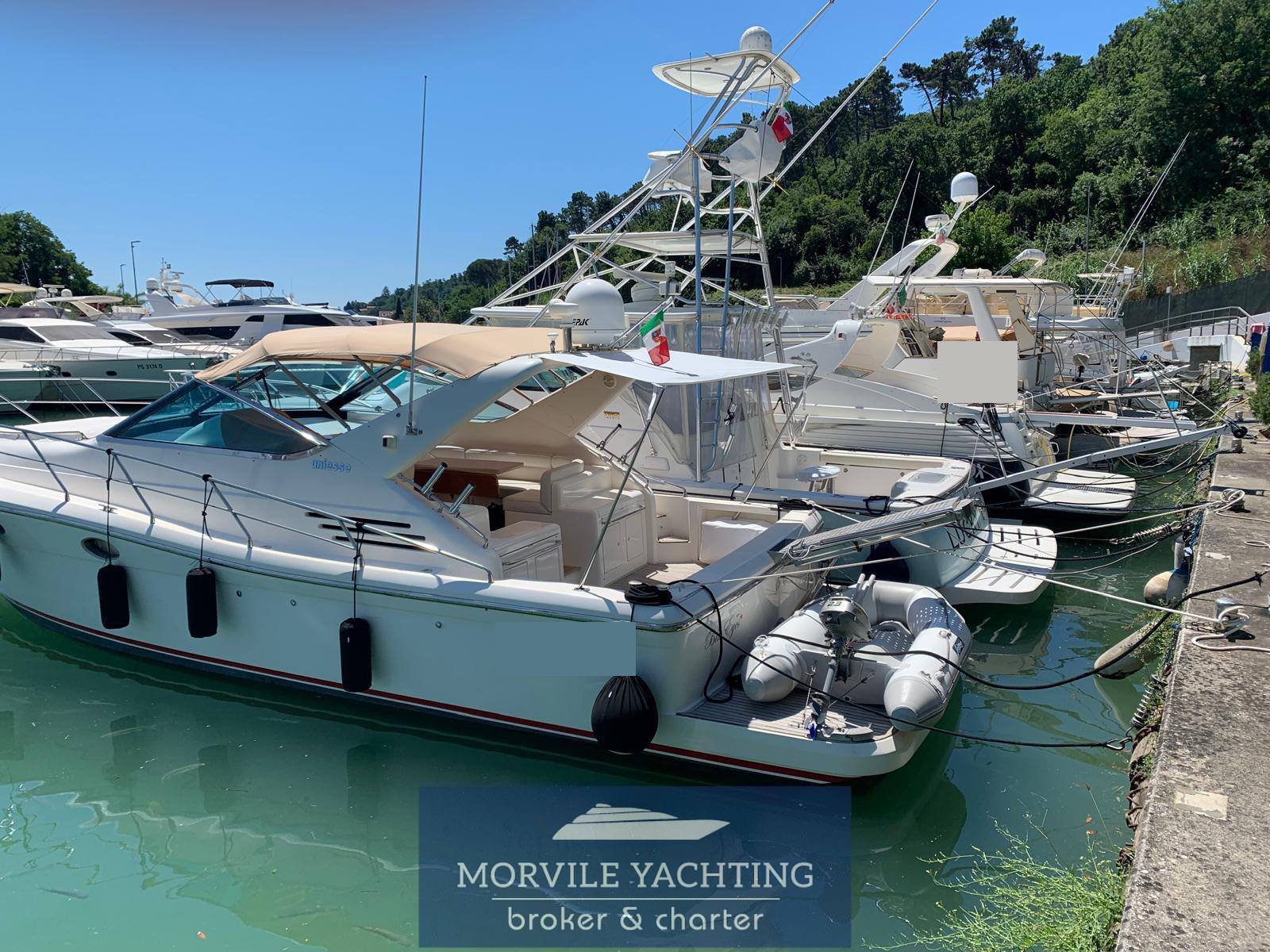 Uniesse 42 open Motorboot gebraucht zum Verkauf