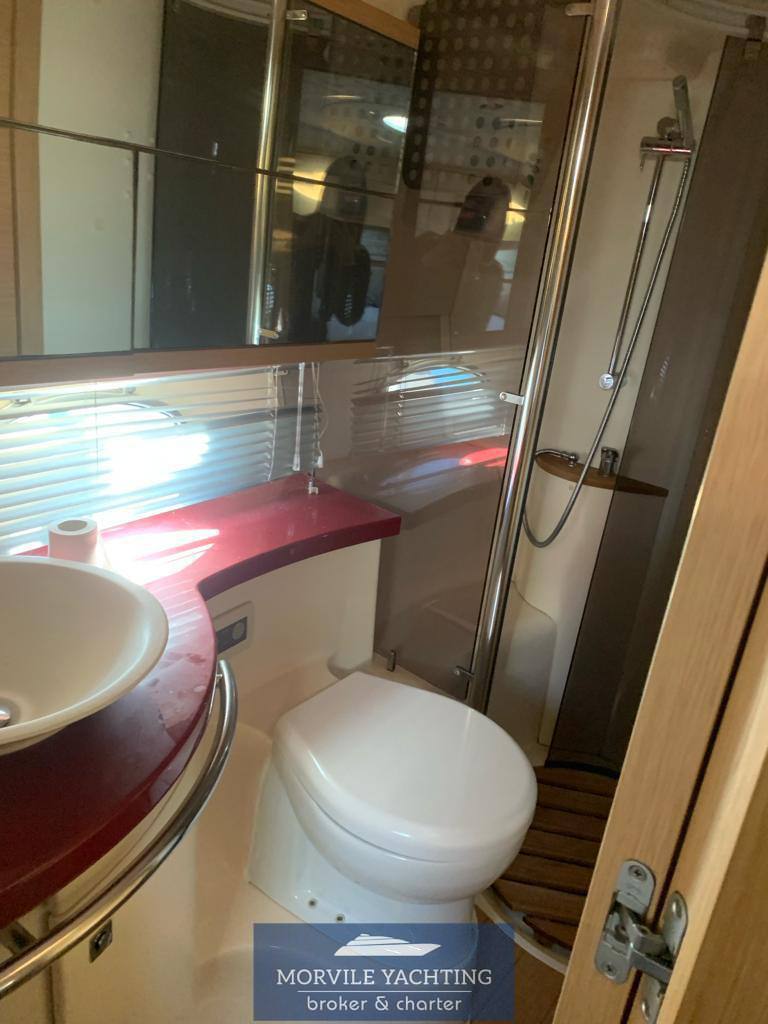 Sessa marine C42 Express Cruiser