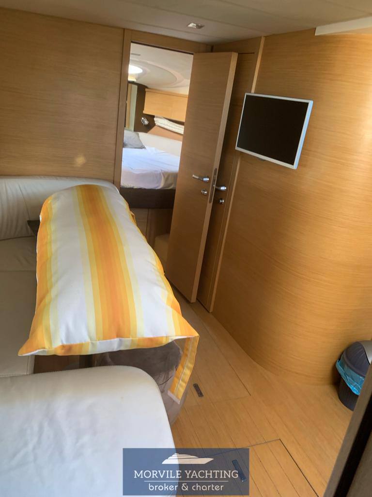 Sessa marine C42 Express Cruiser usado