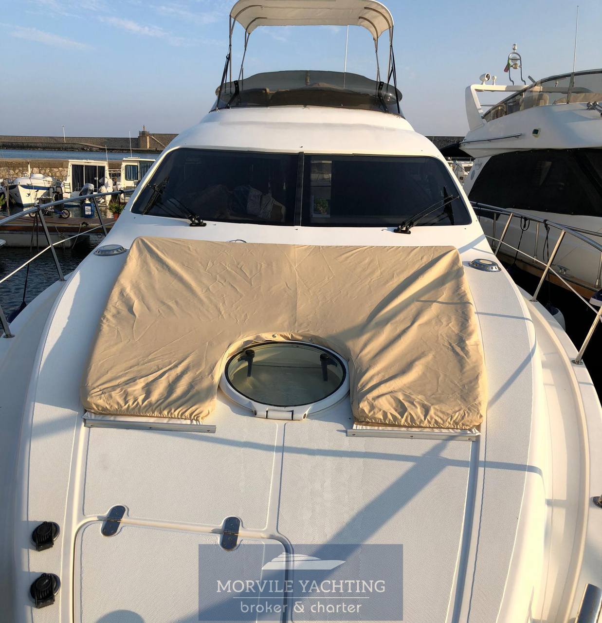 Azimut 42 fly قارب بمحرك مستعملة للبيع
