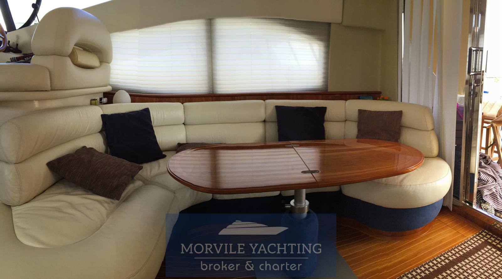 Azimut 42 fly قارب بمحرك