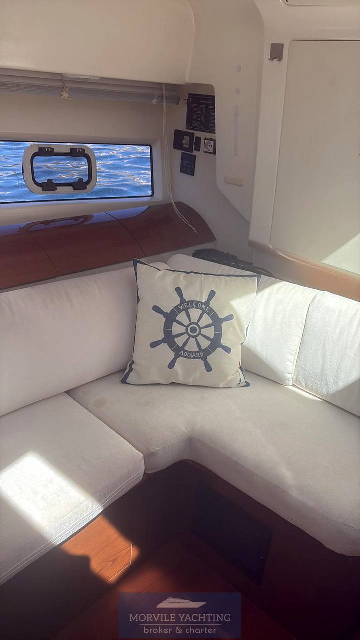 Jeanneau Leader 10 motor boat