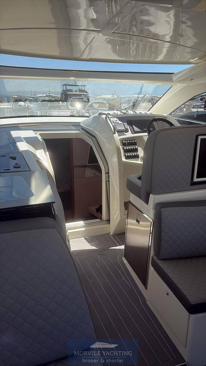 Jeanneau Leader 10 motor boat
