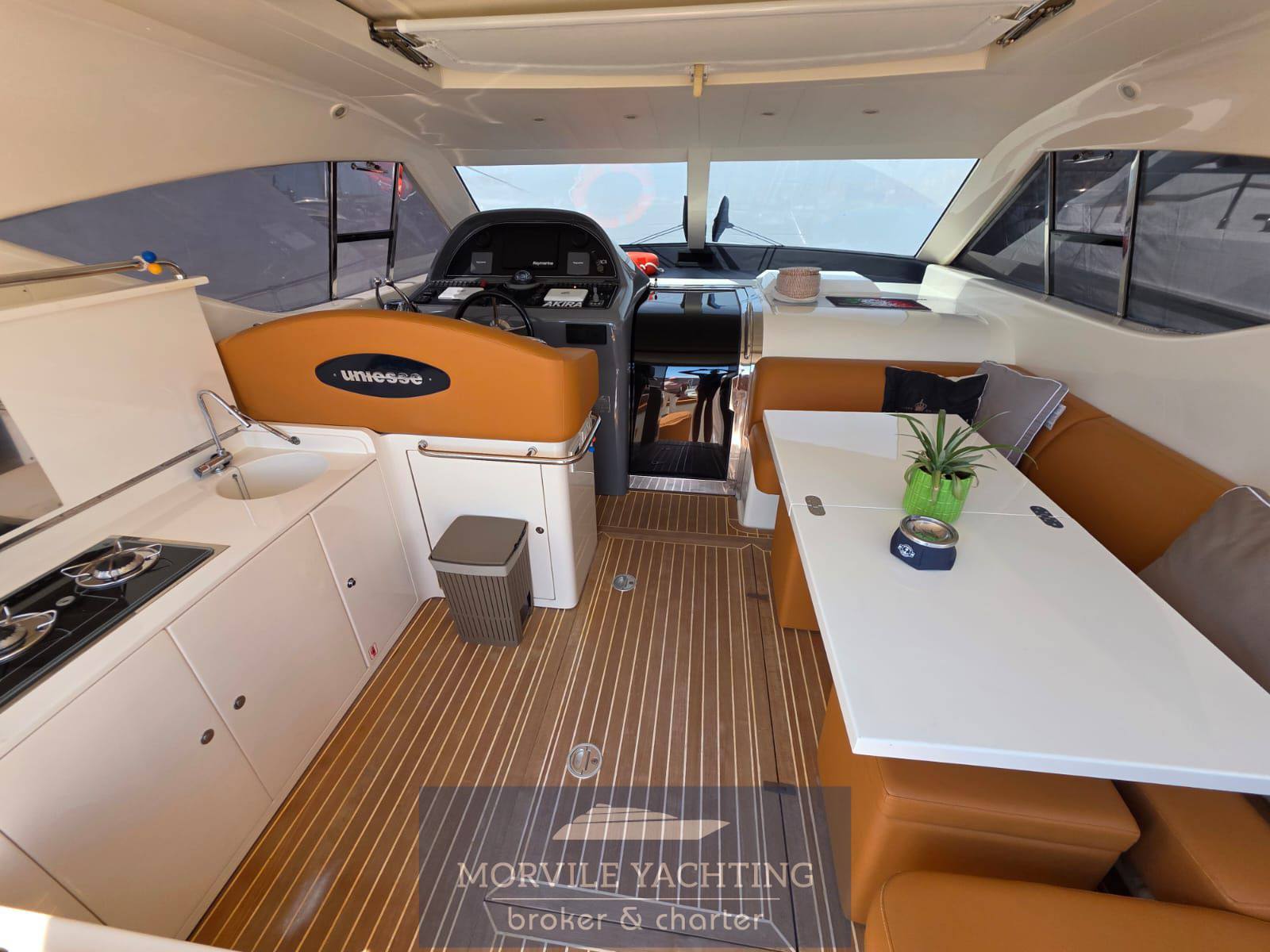 Uniesse marine 48 ht bateau à moteur