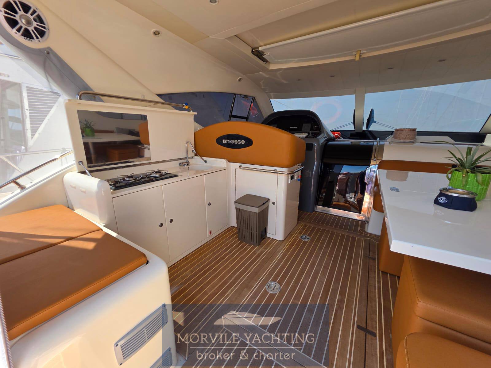 Uniesse marine 48 ht bateau à moteur