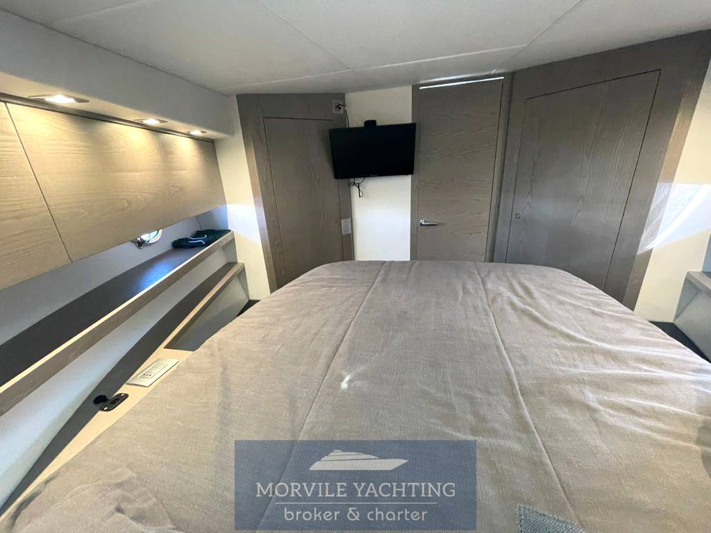 Rio Yachts Spider 40 Express cruiser used