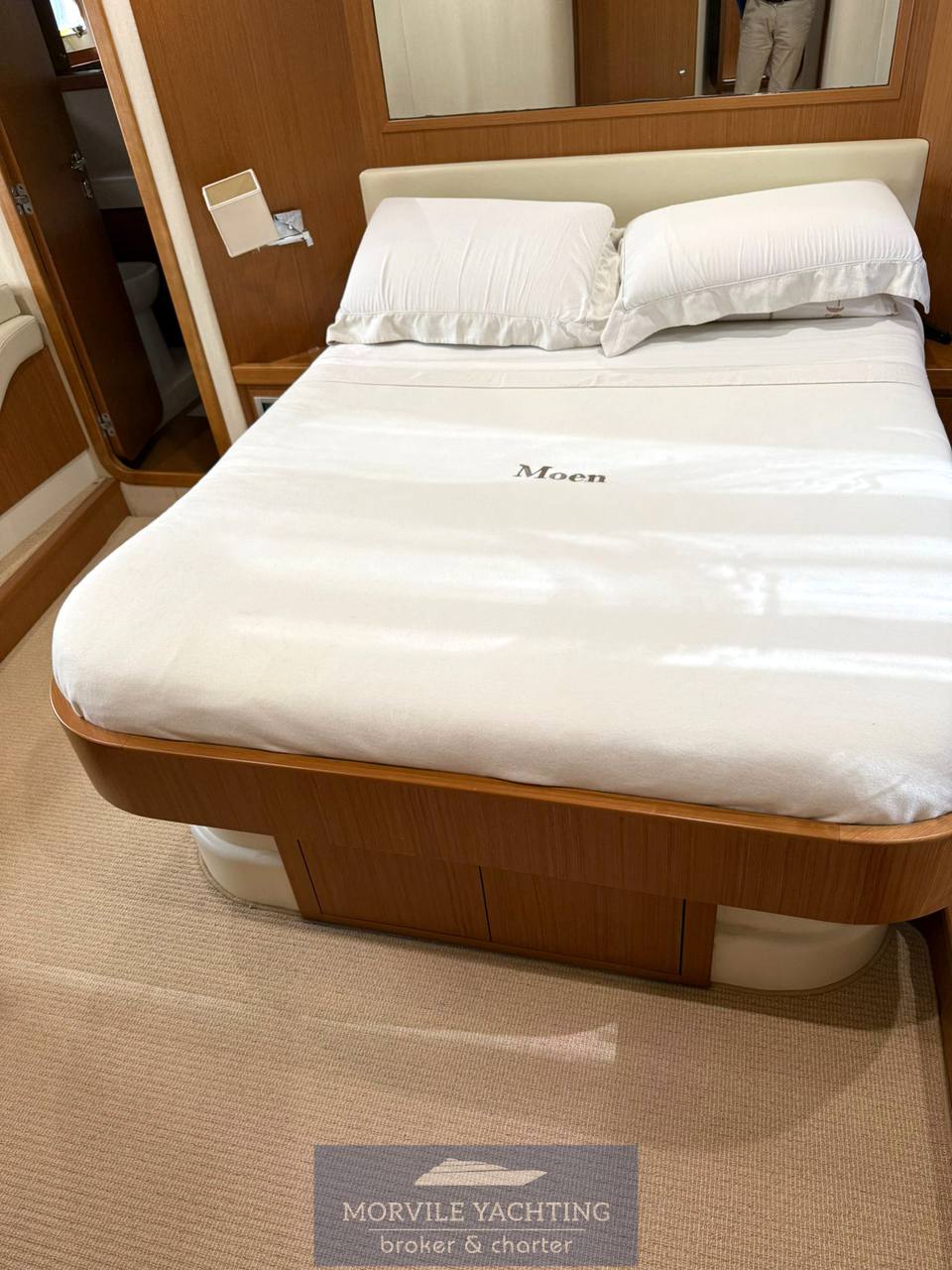 Ferretti yachts 592 قارب بمحرك