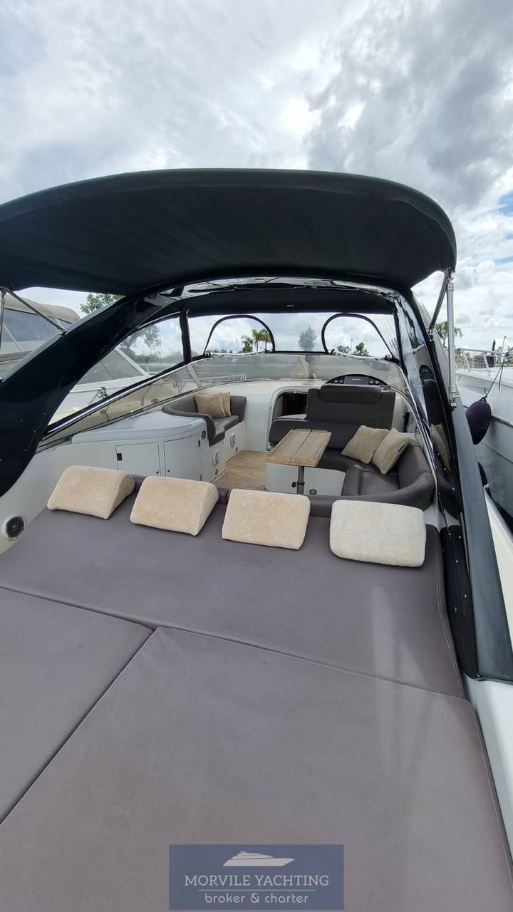 Marine yachting Mig 50 bateau à moteur