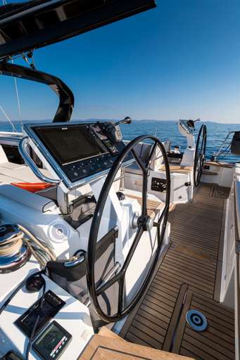 Beneteau Beneteau OcÃ©anis yacht 62