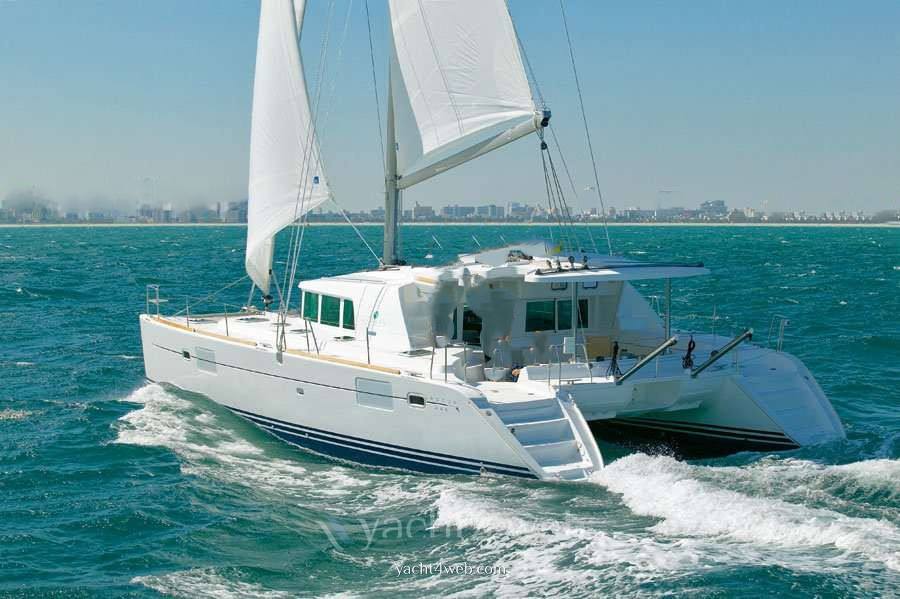Lagoon 440 cat