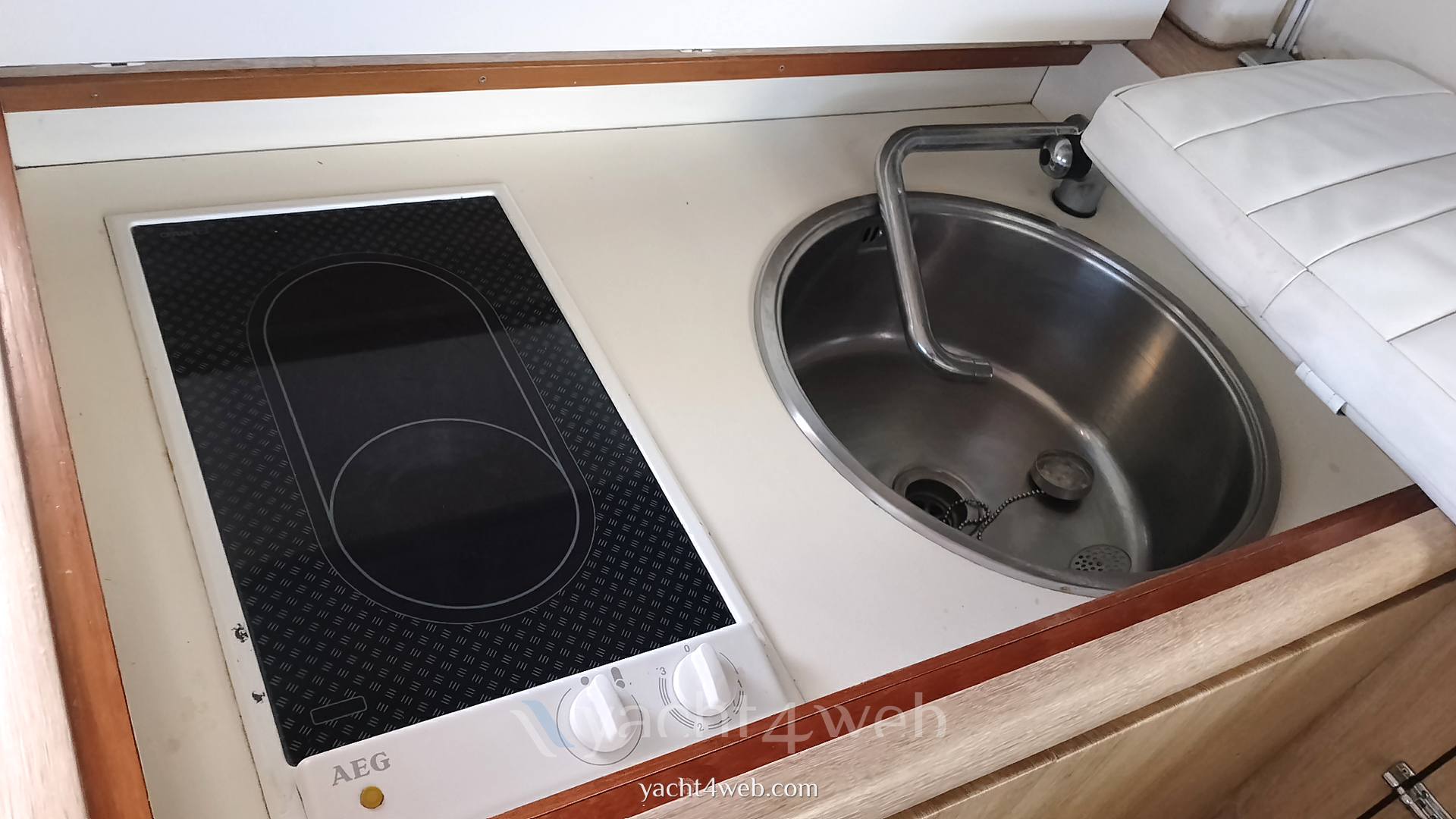 Mochi craft Dominator 34 fisherman