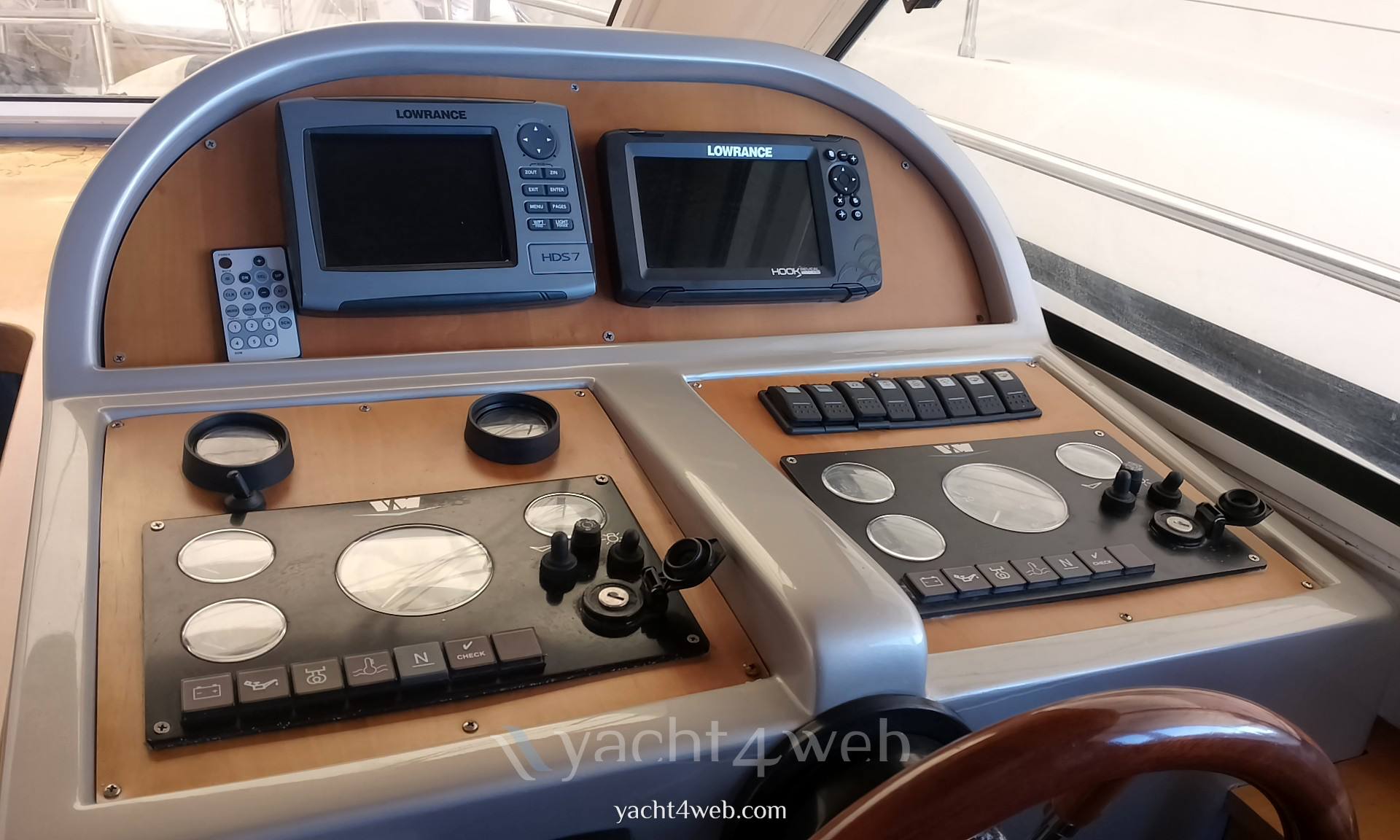 Nautica po Sea world 31 fly barca a motore