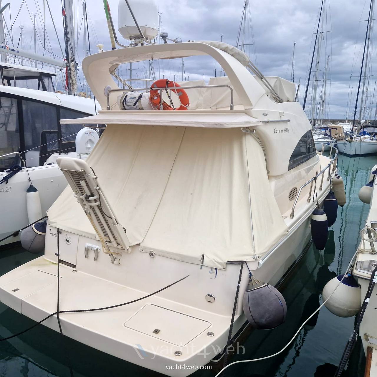 Cayman yachts Cayman 38 fly 