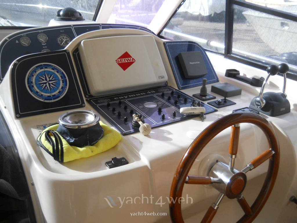 Cayman 43 ht Моторная лодка используется для продажи