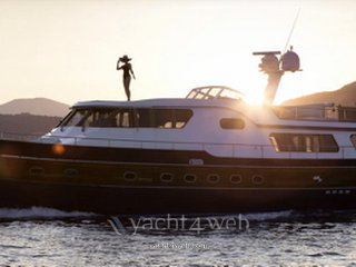 Cantiere nautico azzurro Navetta 23