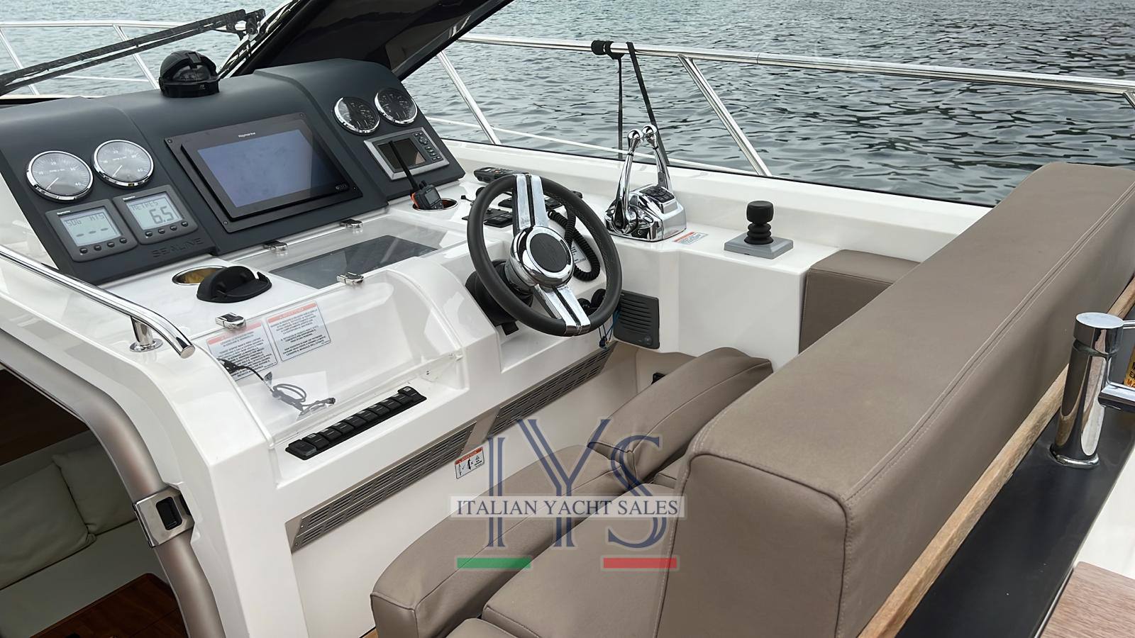 Sealine 47 sc bateau à moteur