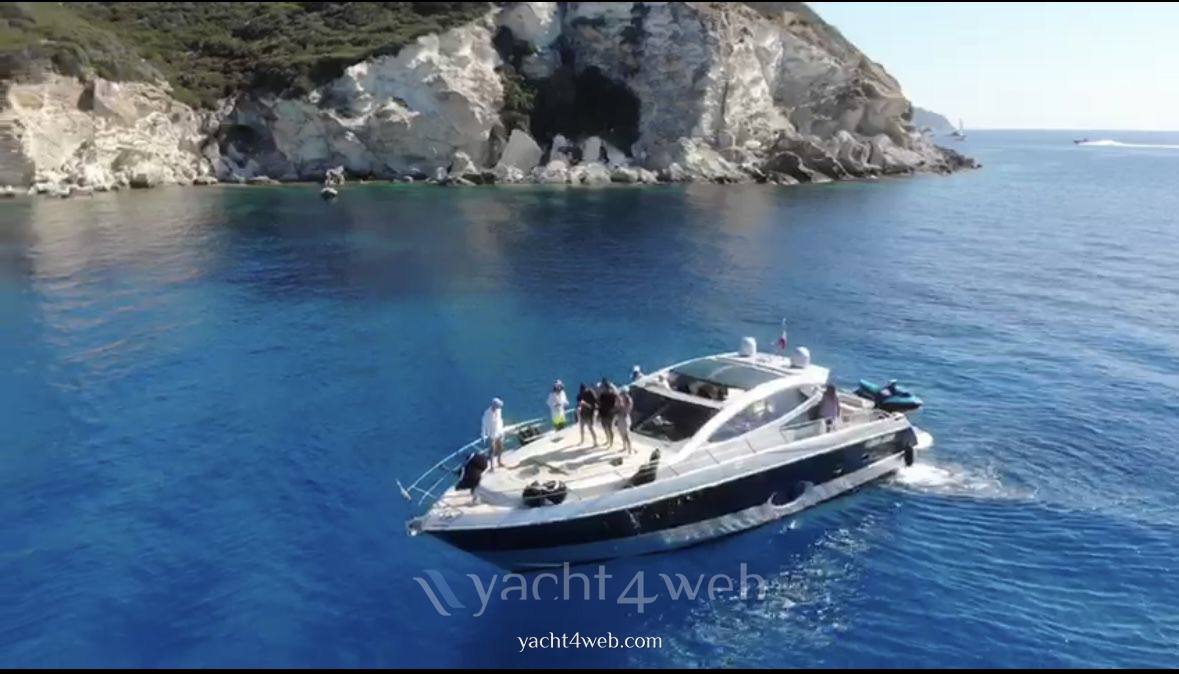 BLUMARTIN 58 ht Barca a motore charter