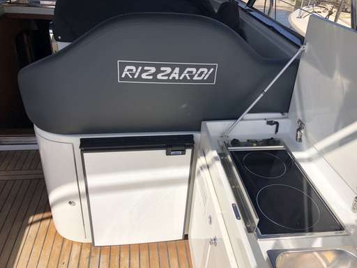 Rizzardi Rizzardi 53 top line