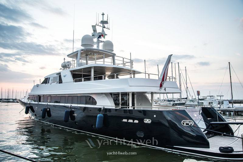 Rossi Navi Lady in blue Motoryacht